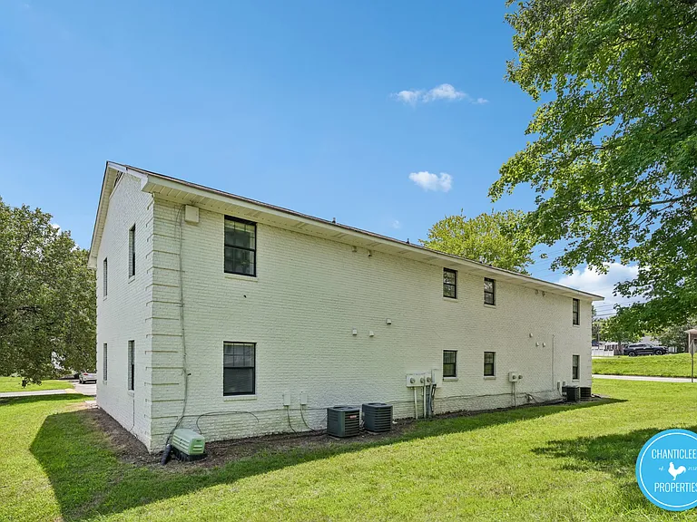 508-512 East Harden Street — Photo 15