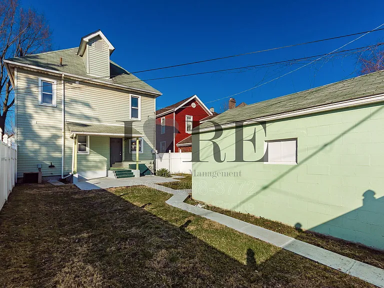 158 Dakota Ave — Photo 3