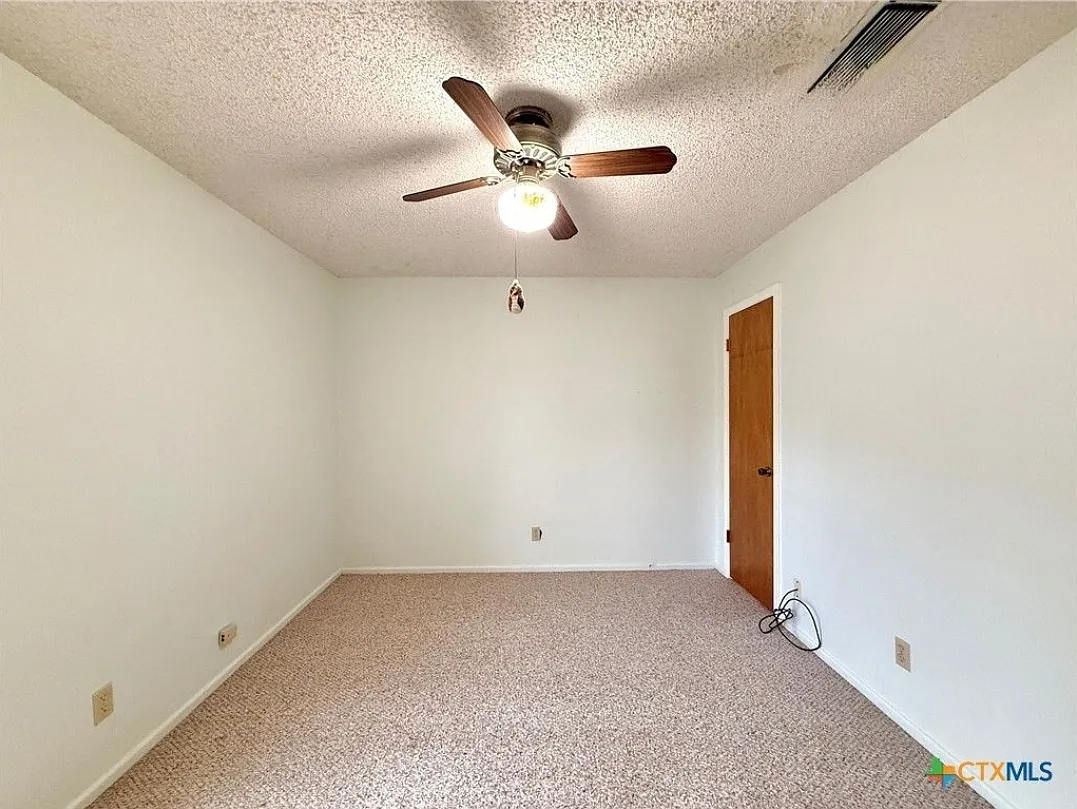 3 bed, 1396 sqft, $550 — Photo 4