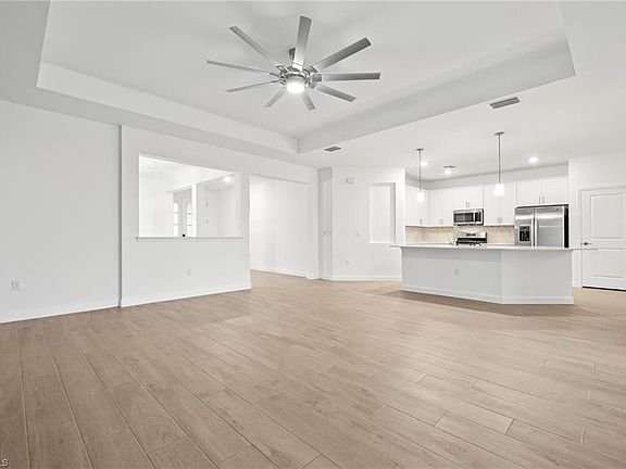 3rd image of 20283 Kingmont Dr