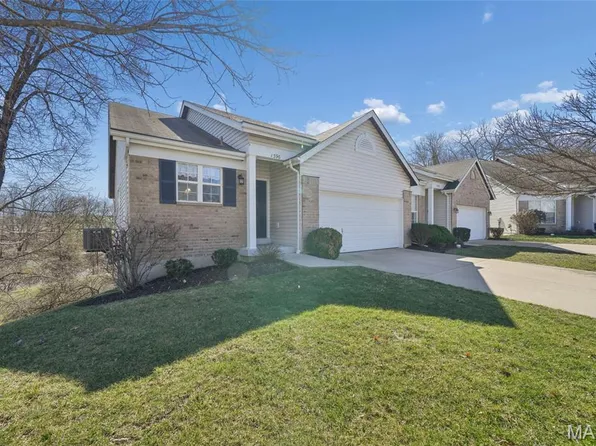 1396 Parkview Estates Dr, Ballwin, MO 63021