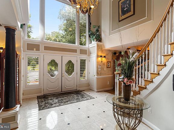 5th image of 1015 Howard Grove Ct
