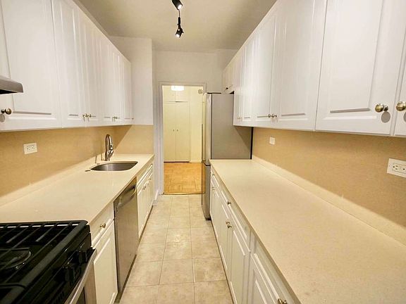 4th image of 110 E End Ave APT 5AL