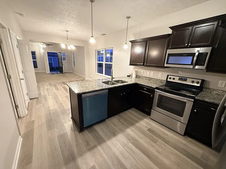 400 Rick McCormick Dr — Photo 6