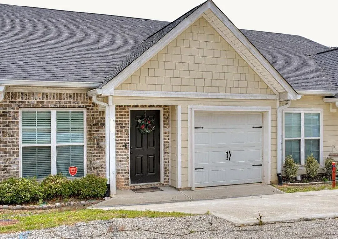 3 bed, 1580 sqft, $1,799 — Photo 2