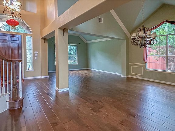 4th image of 8104 Clayton Dr