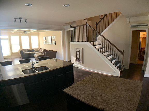 5th image of 1175 Roswell Manor Cir