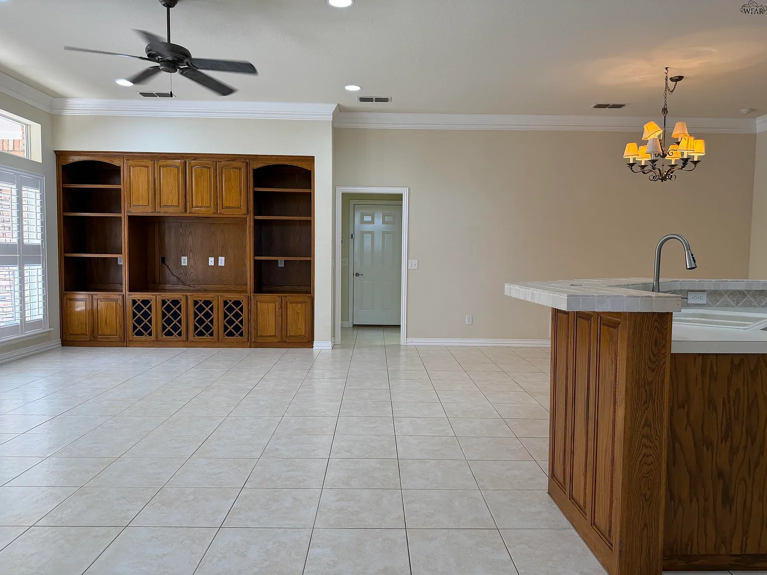 2 bed, 2.0 bath, 1942 sqft, $2,450 — Photo 3