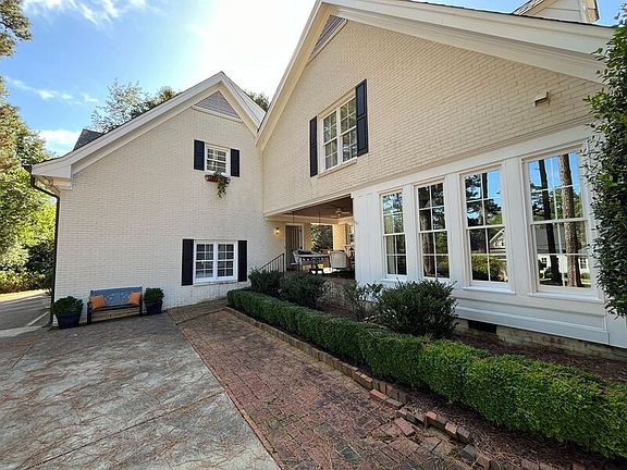 4th image of 1610 Ridge Rd