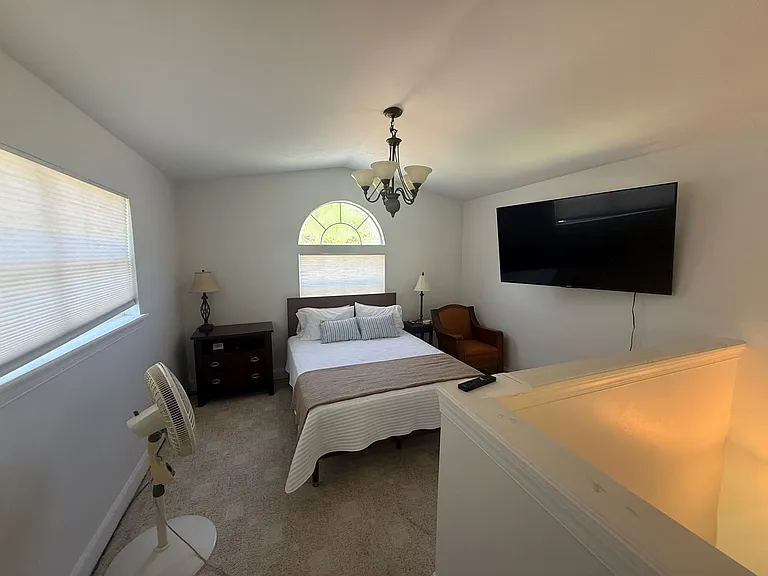 1523 Grape St — Photo 8