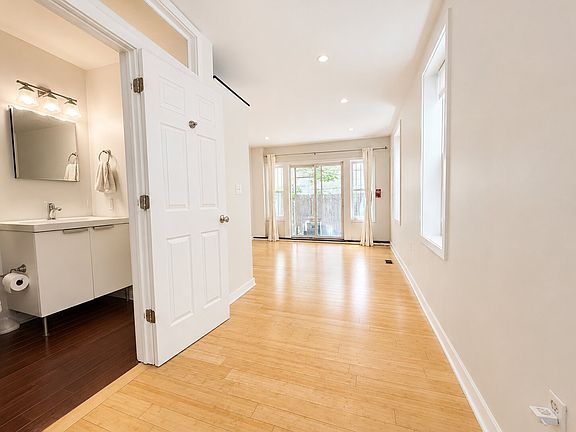 5th image of 727 S 22nd St #1