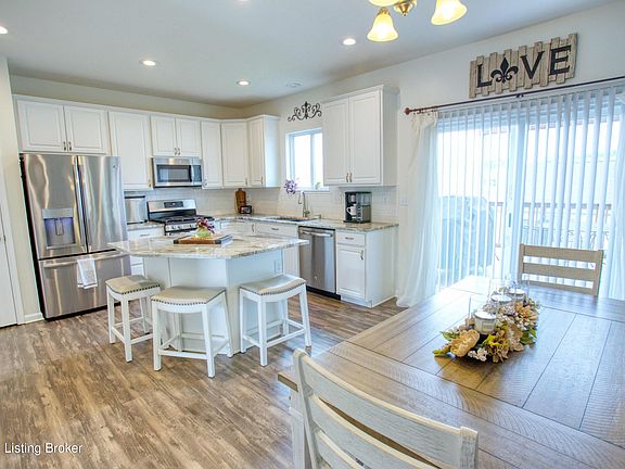 5th image of 250 Saint Regis Dr