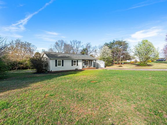 2nd image of 110 N Blue Ridge Cir