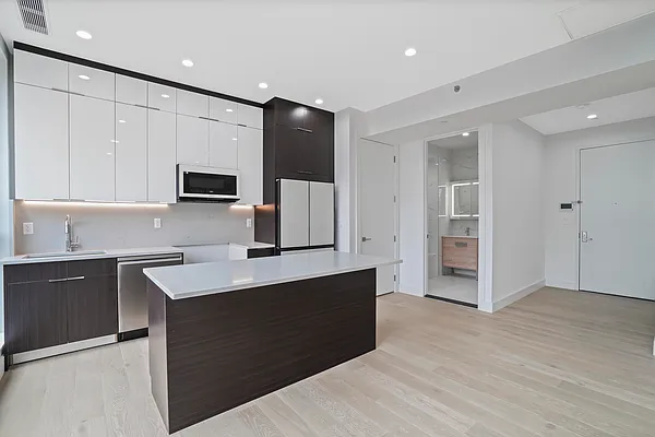 Sold by Daniel Gale Sotheby's International Realty | media 27