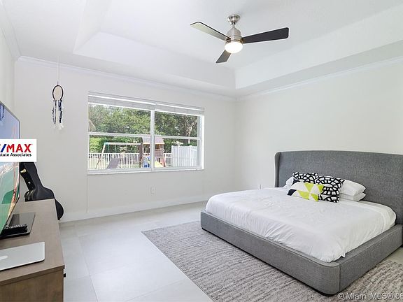 REMAX(4)