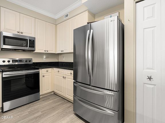 5th image of 60 Surfview Dr APT 210