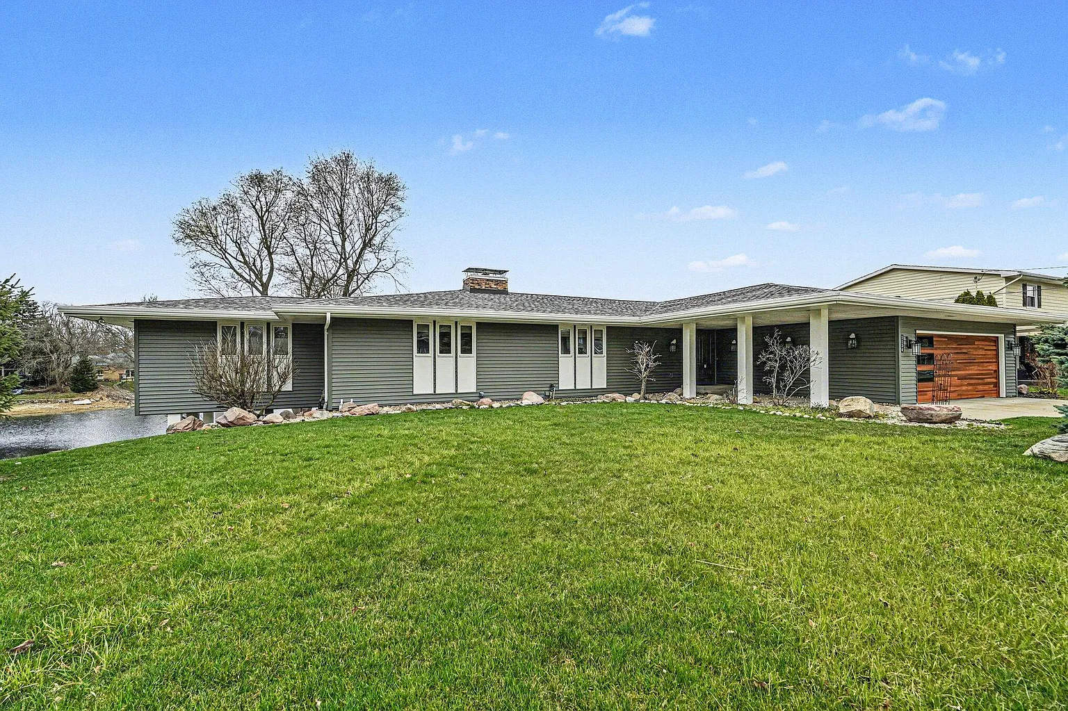 1134 Lakeside Dr S photo 1