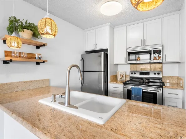 98-500 Koauka Loop APT 10C, Aiea, HI 96701