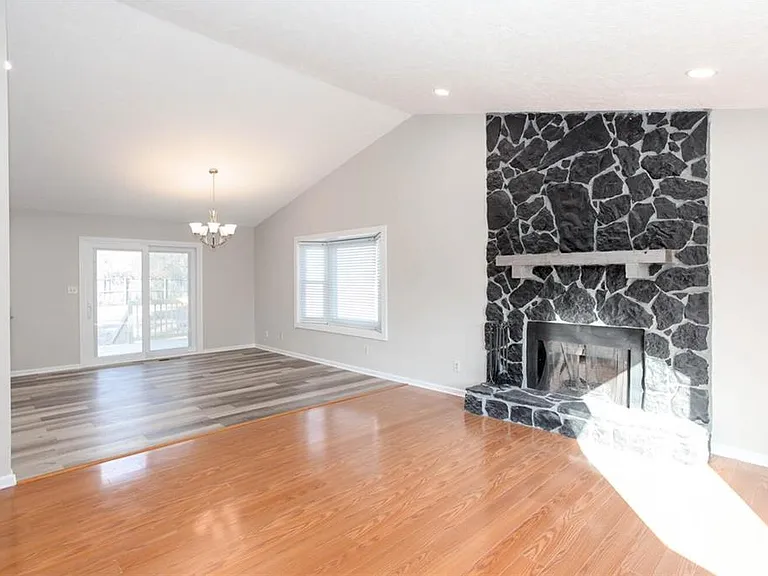 4049 Leicester Dr NE — Photo 6