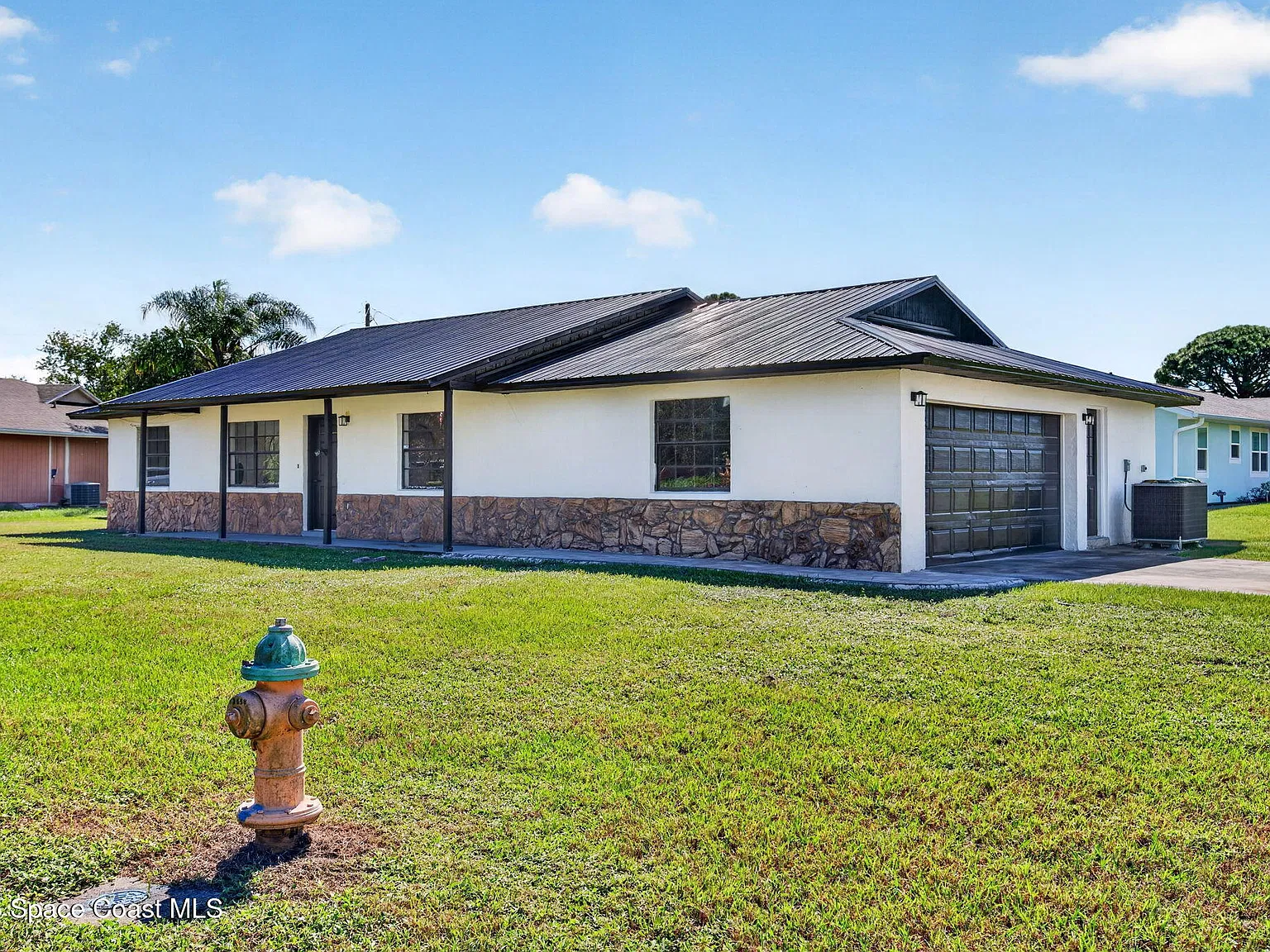 3 bed, 2.0 bath, 1230 sqft, $2,500 — Photo 1
