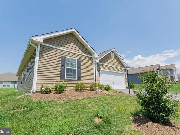 72 Cassatt Ln, Martinsburg, WV 25401