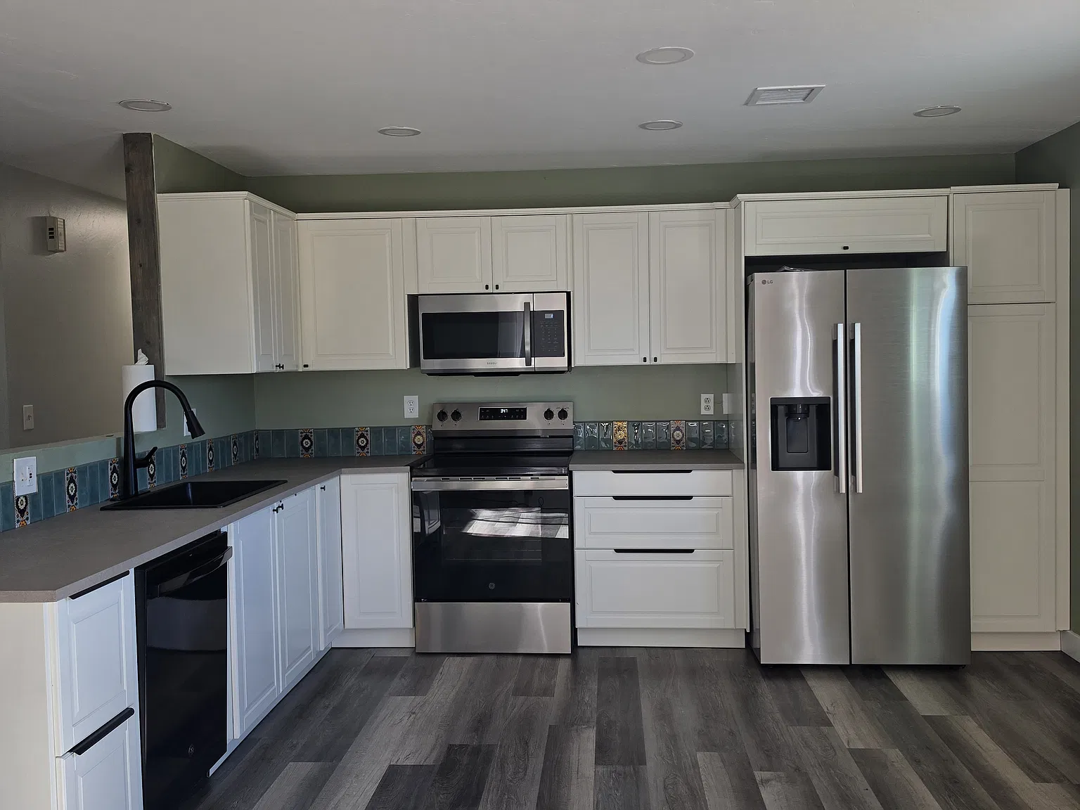 3 bed, 1236 sqft, $2,300 — Photo 4