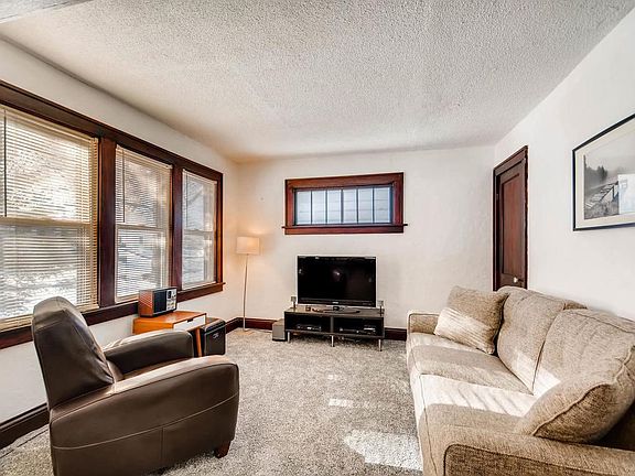2nd image of 1833 Sherwood Ave