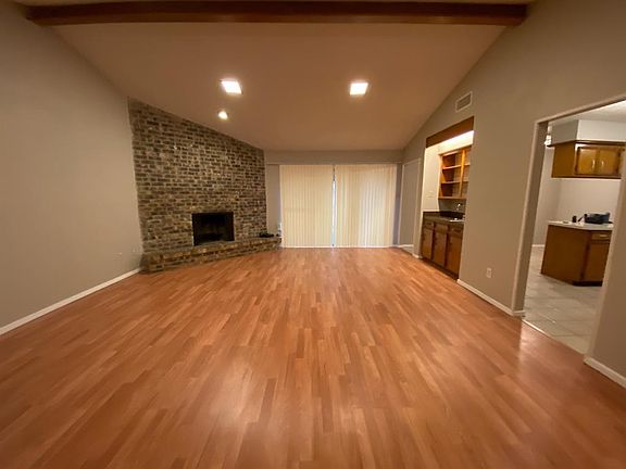 3rd image of 408 Towne House Ln
