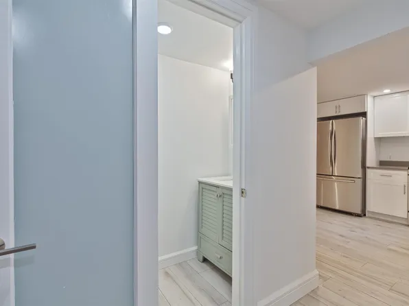 47 Poplar Street image 9 of 17