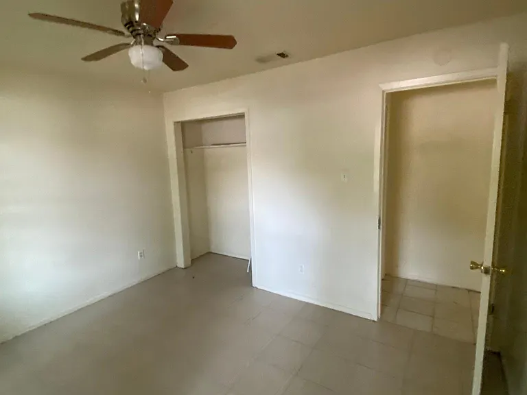 1908 W Loop #A — Photo 11