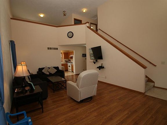 3rd image of 5549 Sedgeway Dr