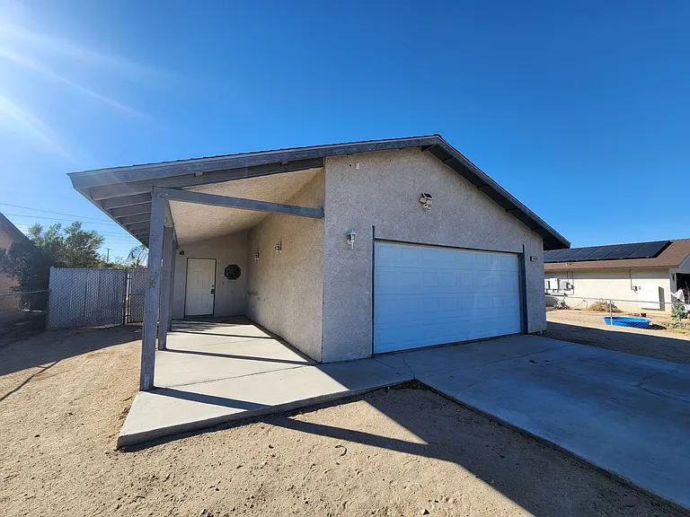 6624 Mariposa Ave — Photo 2