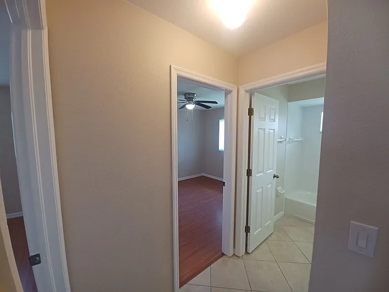 17 NE 16th Pl — Photo 12