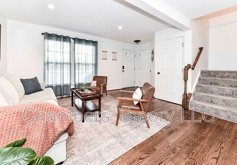 235 Shirley Sq SE — Photo 6