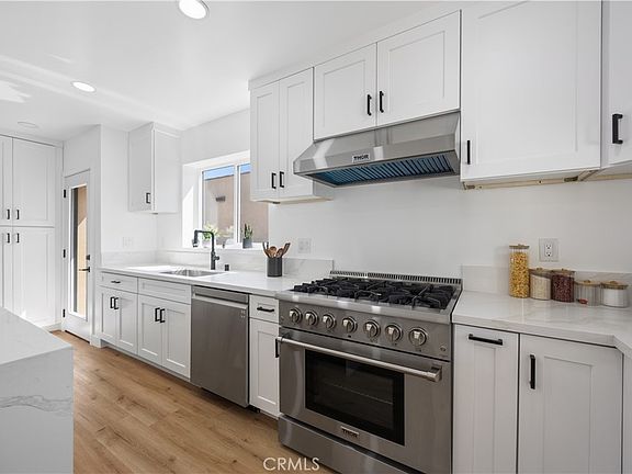 5th image of 733 W 108th St