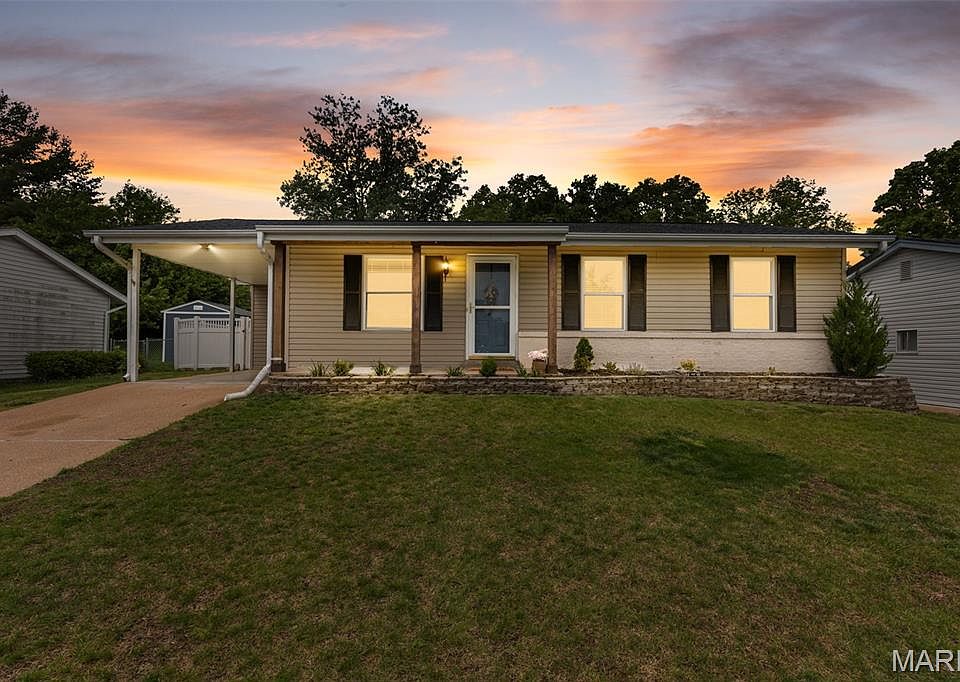 1st image of 669 Green Hedge Dr