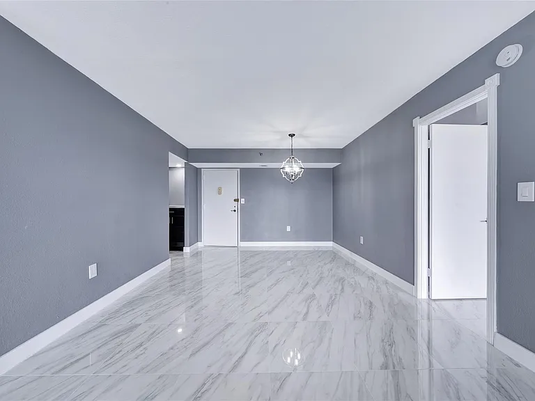 1100 Saint Charles Pl #708 — Photo 3