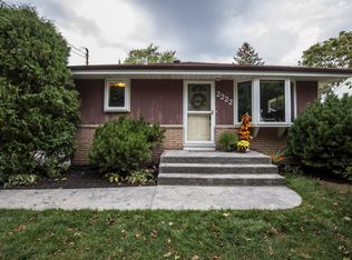 2222 Oaklawn Ave, Waukesha, WI 53188