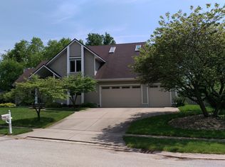 813 Wood Pointe Dr, Springfield, IL 62702