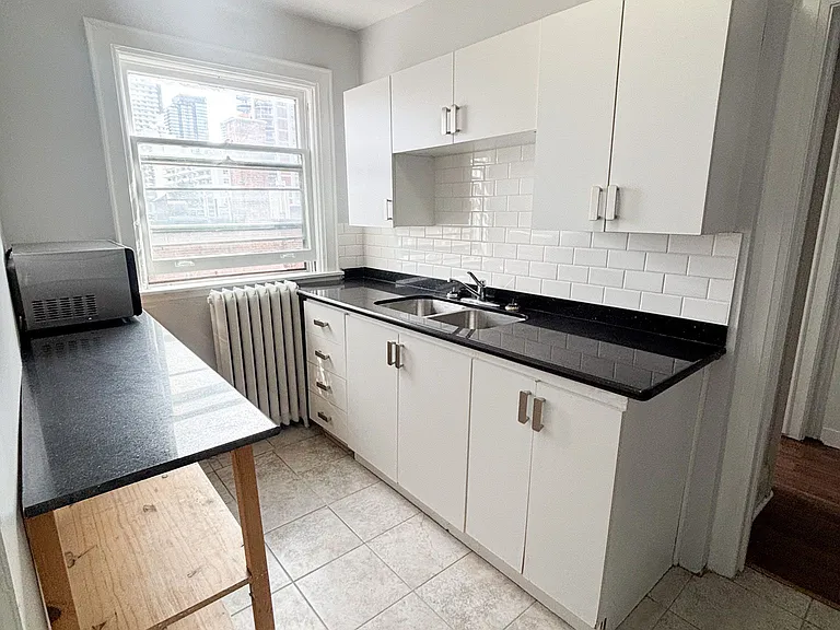 20 Roselawn Ave #11 — Photo 3