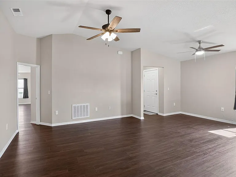 780 Overlook Grove Dr — Photo 2