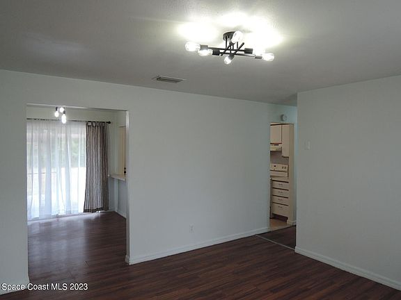 3rd image of 202 Pinedo Dr