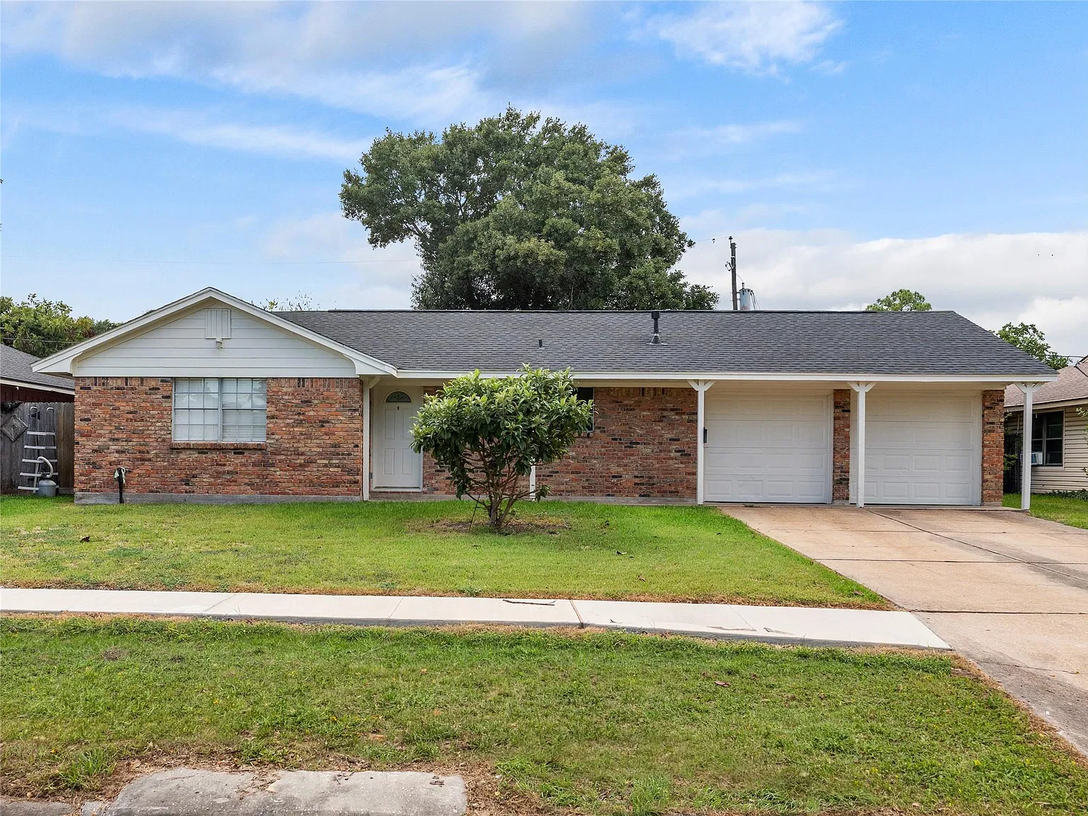 3 bed, 2.0 bath, 1244 sqft, $2,000 — Photo 3