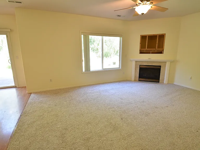 1834 NW Poplar Ct — Photo 2