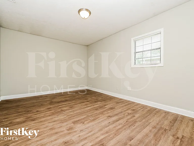 250 Hunters Trce — Photo 3