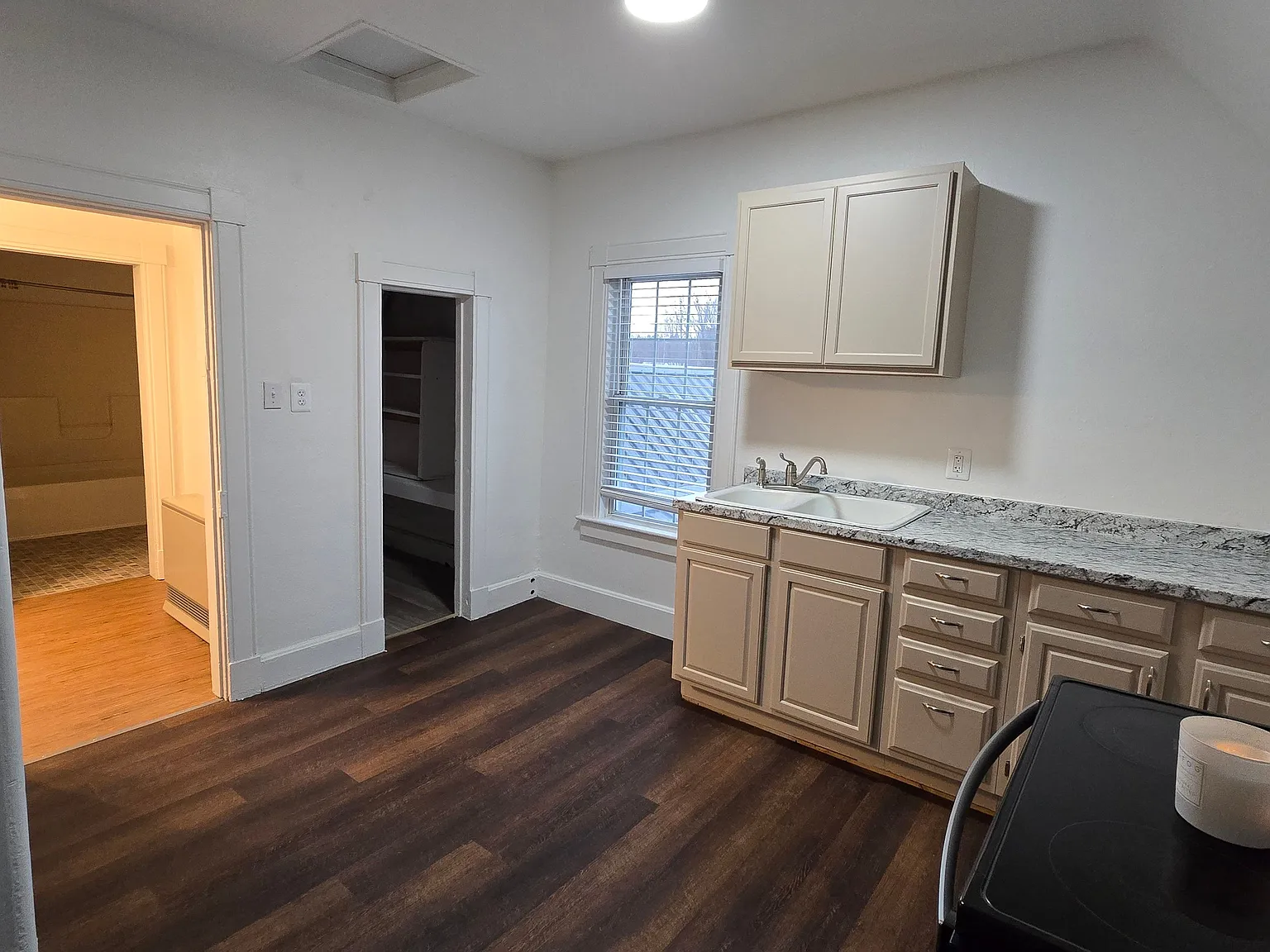 2 bed, 1.0 bath, 850 sqft, $995 — Photo 2