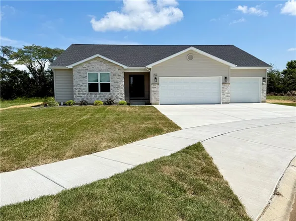790 Emerald Ave, Mount Zion, IL 62549