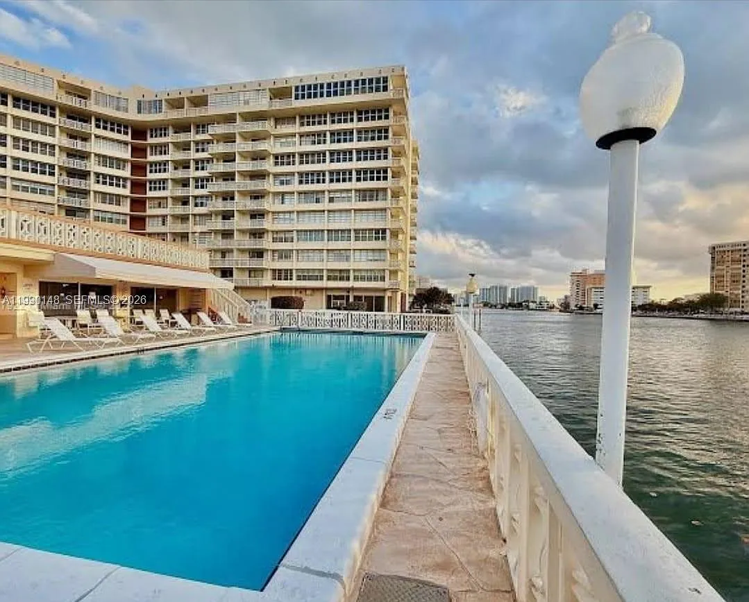 Building Photo - 1825 S Ocean Dr #611