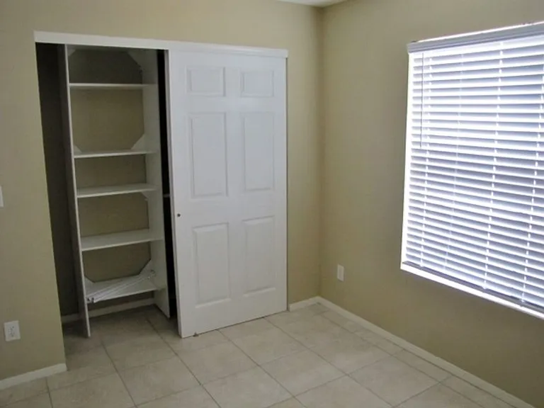 823 Plaza Encanto — Photo 18
