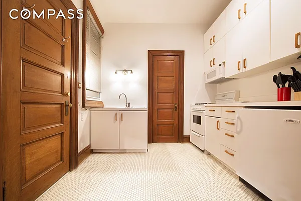 Rented by Compass | media 30